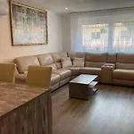 Nyaraló 2